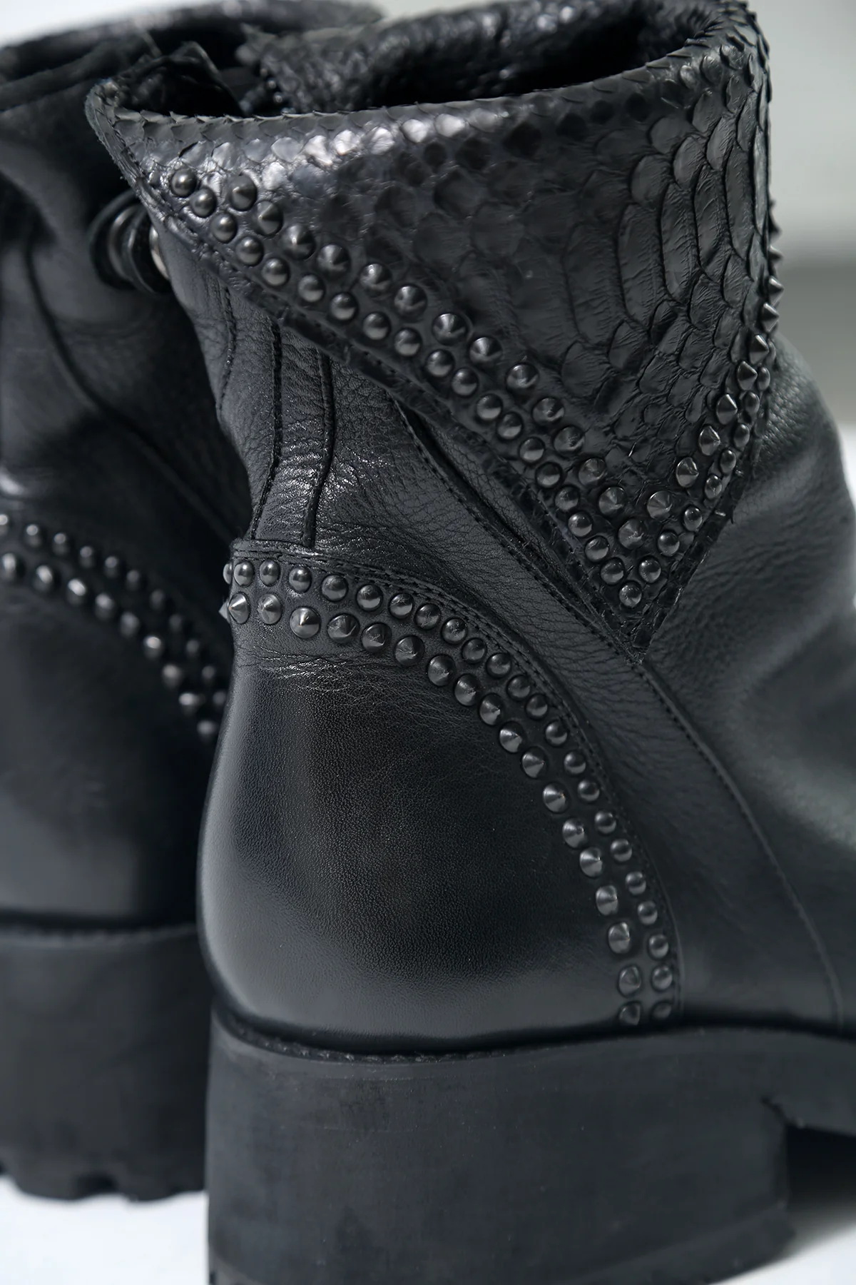 1602-BO03 Crush Short Boots - Image 17