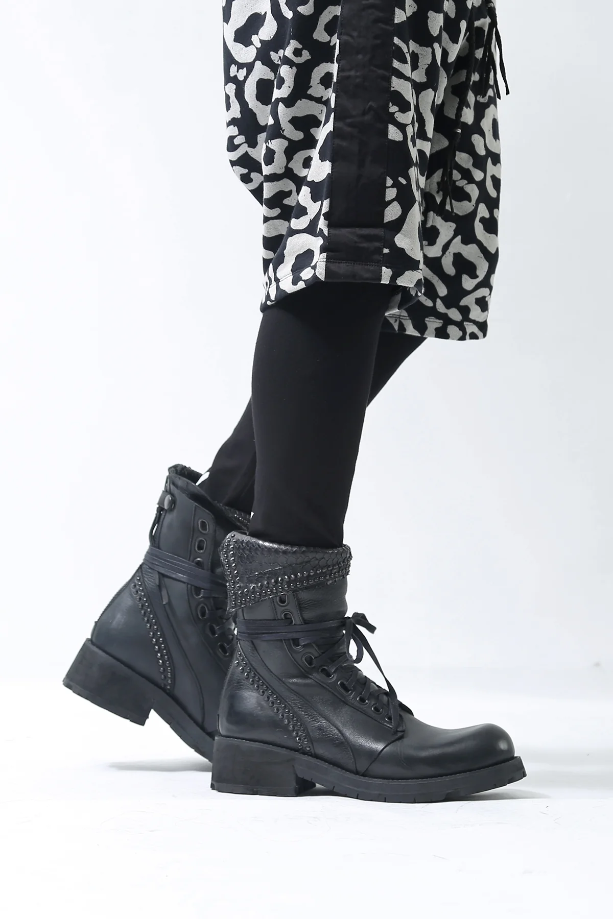 1702-BO03A Crush Chrome Boots 03 - Image 11