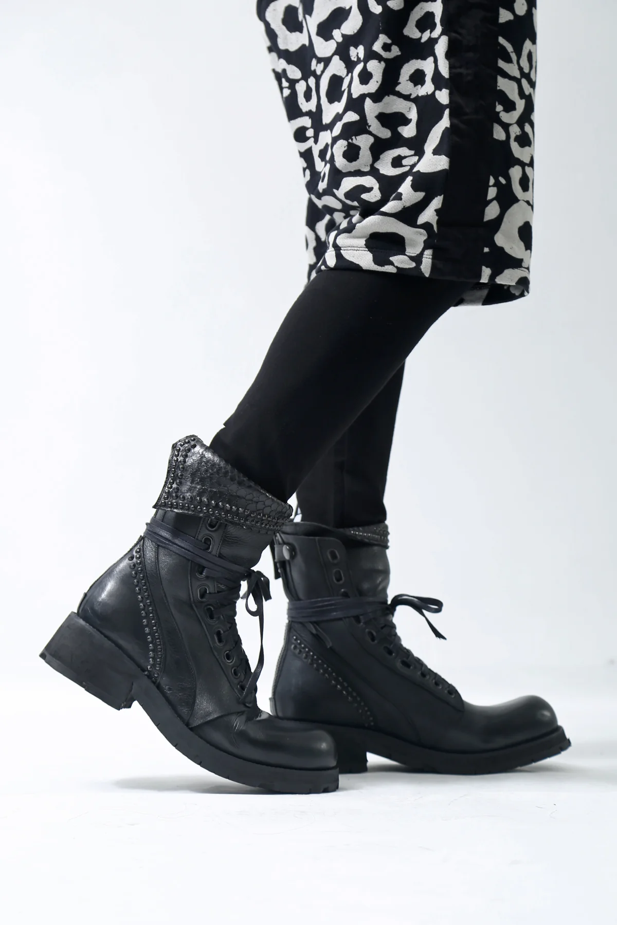 1702-BO03A Crush Chrome Boots 03 - Image 12