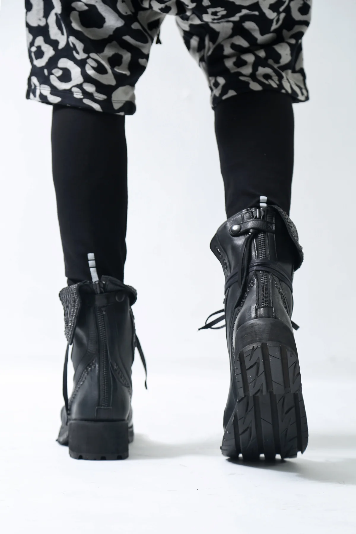 1702-BO03A Crush Chrome Boots 03 - Image 14