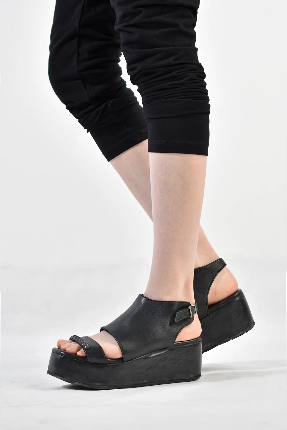 1801-BO04L Black Metal Sandal PMD - Image 3