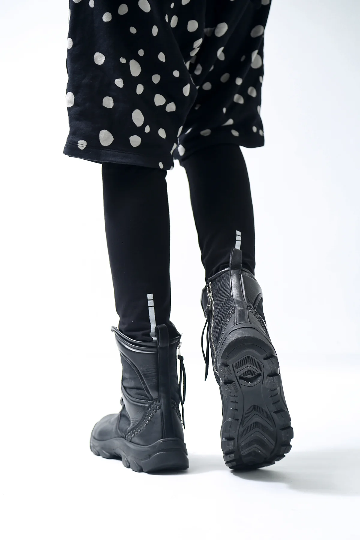 1801-BO08 Black Metal Sneaker 03 - Image 11