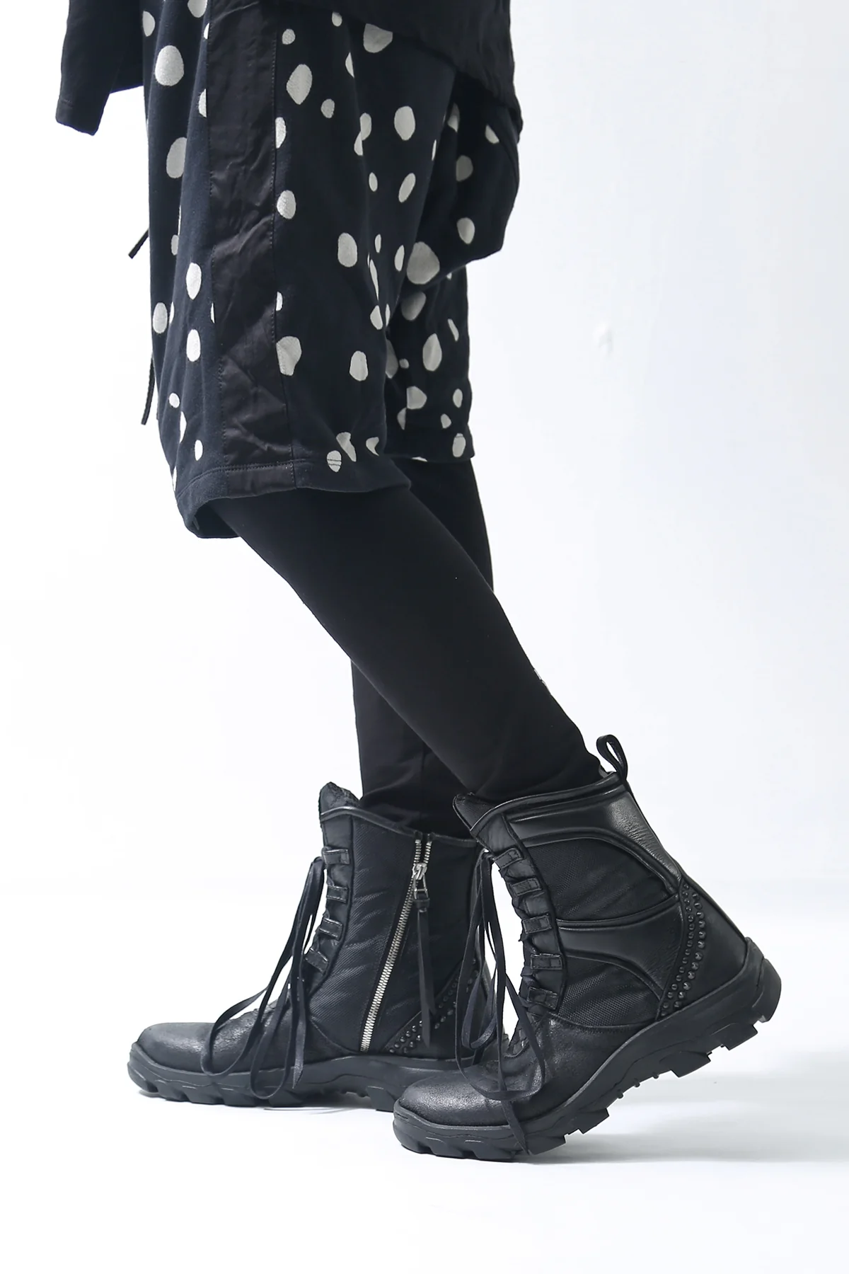1801-BO08 Black Metal Sneaker 03 - Image 12
