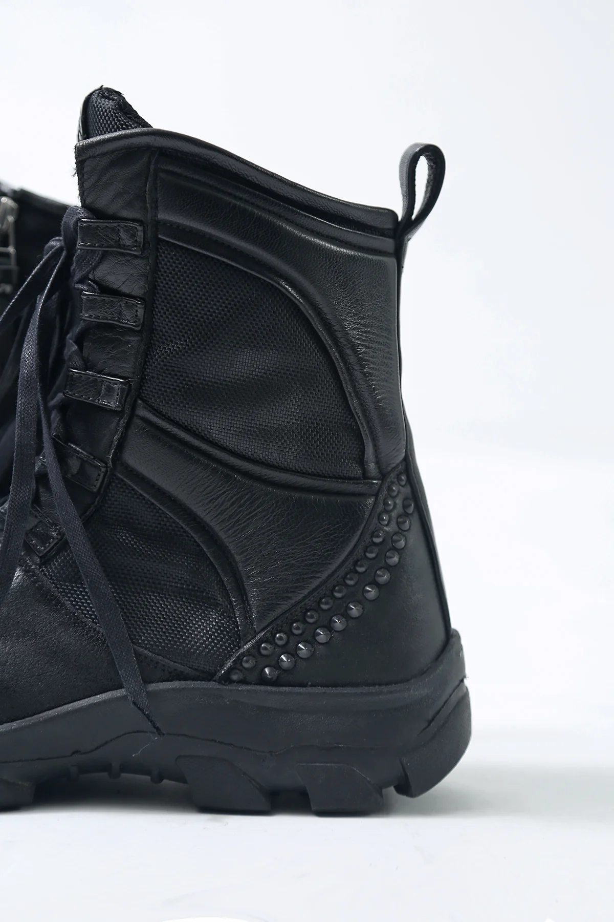 1801-BO08 Black Metal Sneaker 03 - Image 13