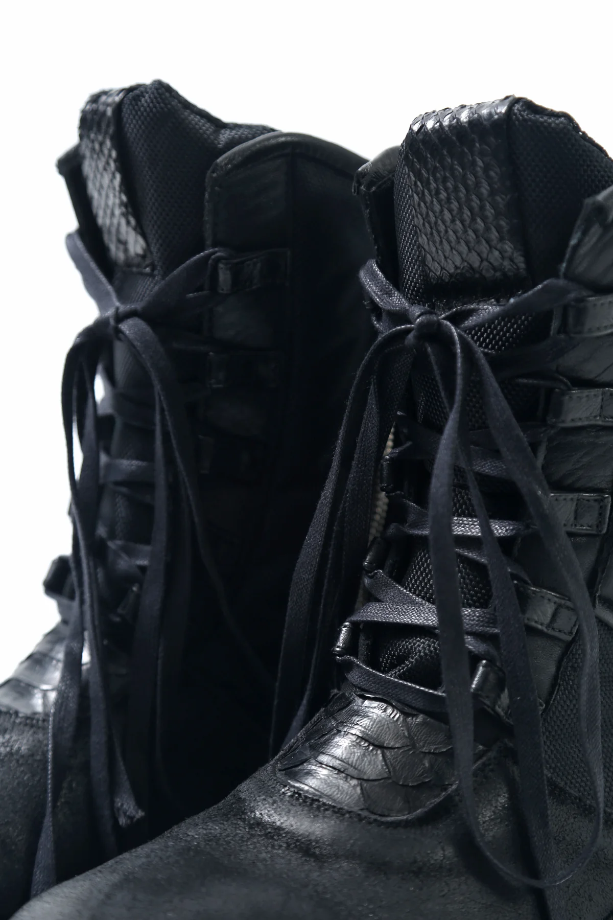 1801-BO08 Black Metal Sneaker 03 - Image 15