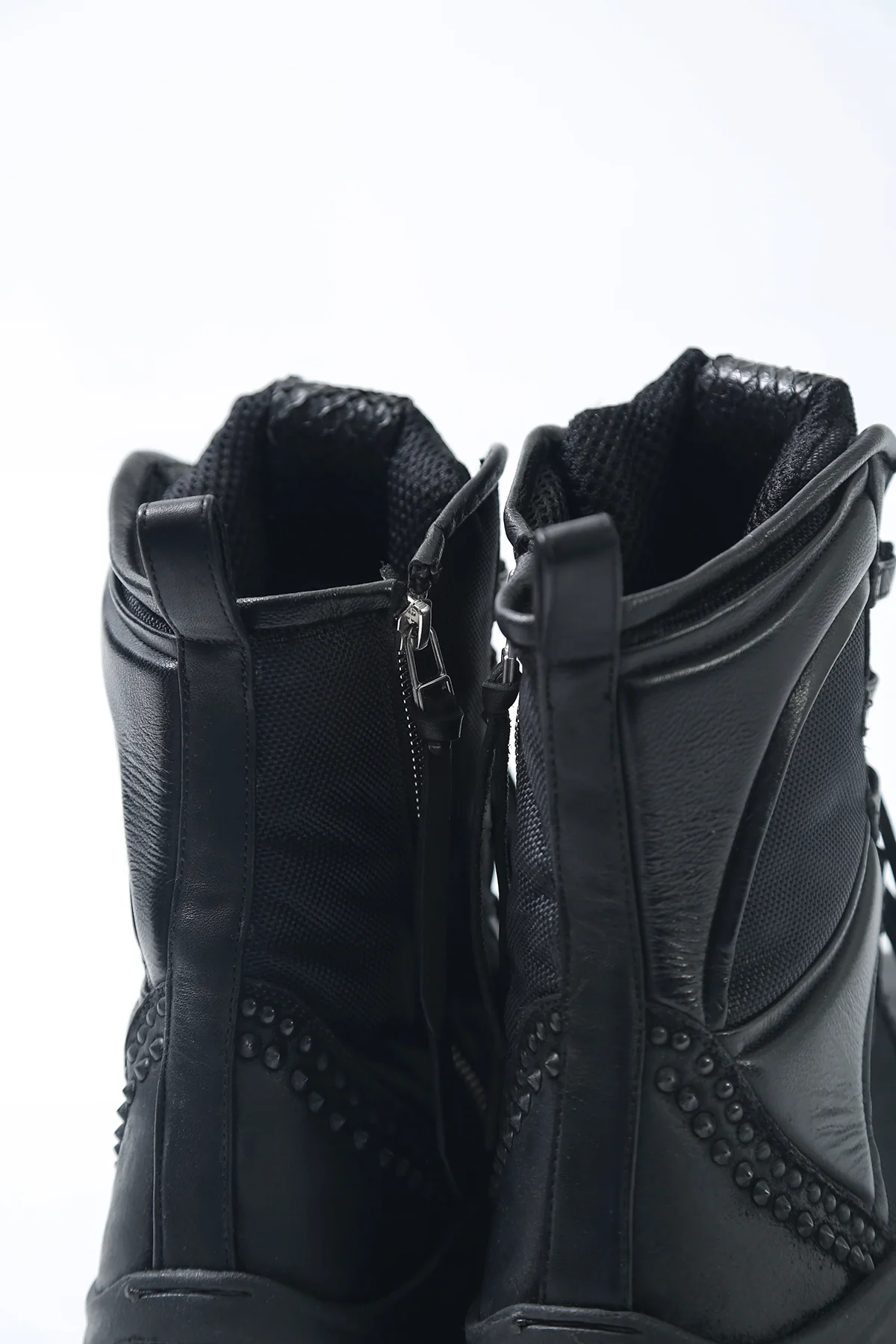 1801-BO08 Black Metal Sneaker 03 - Image 17