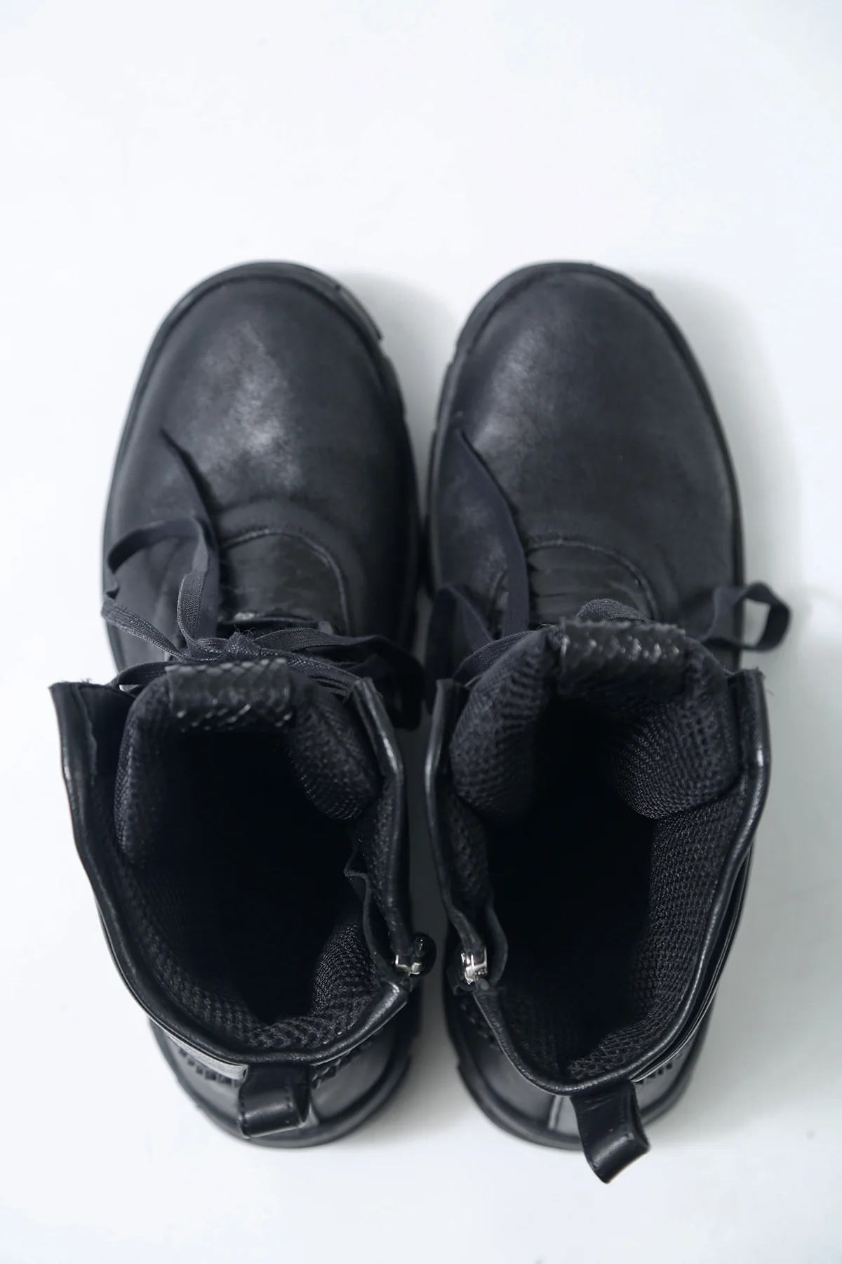 1801-BO08 Black Metal Sneaker 03 - Image 18