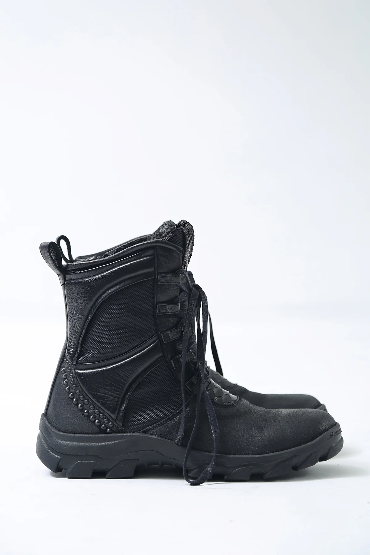 1801-BO08 Black Metal Sneaker 03 - Image 5