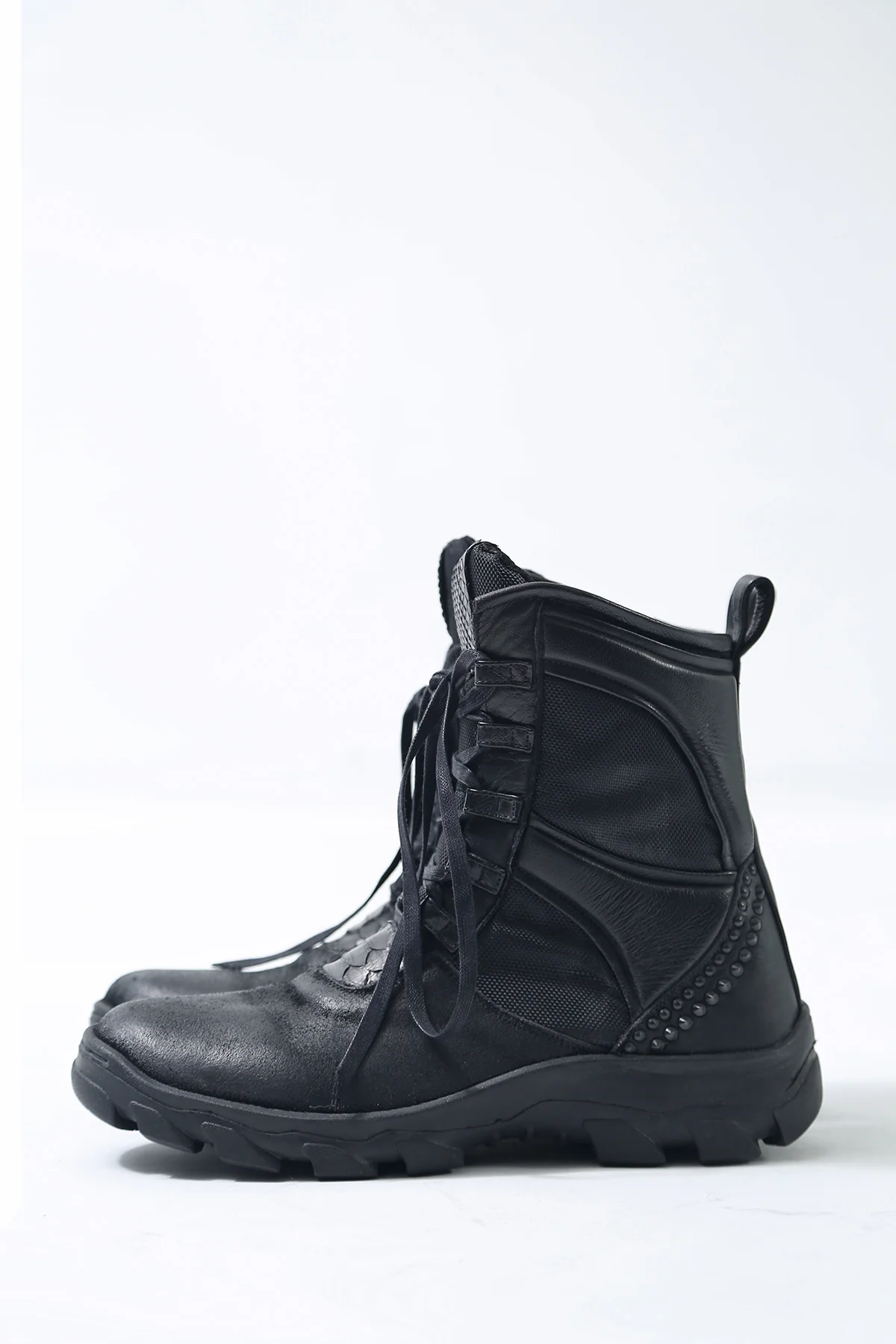 1801-BO08 Black Metal Sneaker 03 - Image 7
