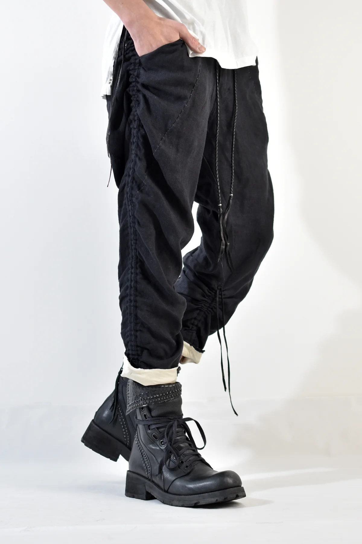 2001-PT02A Shirring Linen Layered Pants Black - Image 10