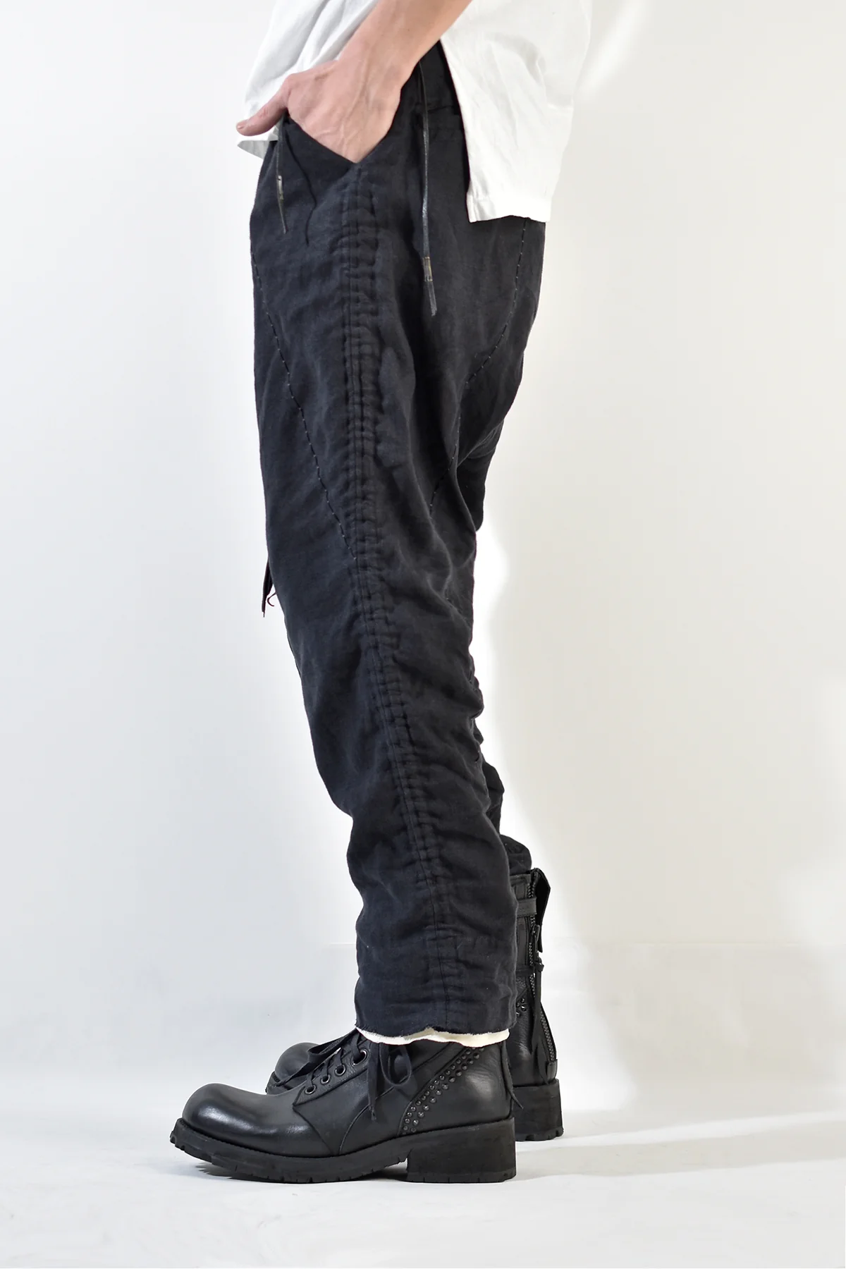2001-PT02A Shirring Linen Layered Pants Black - Image 16