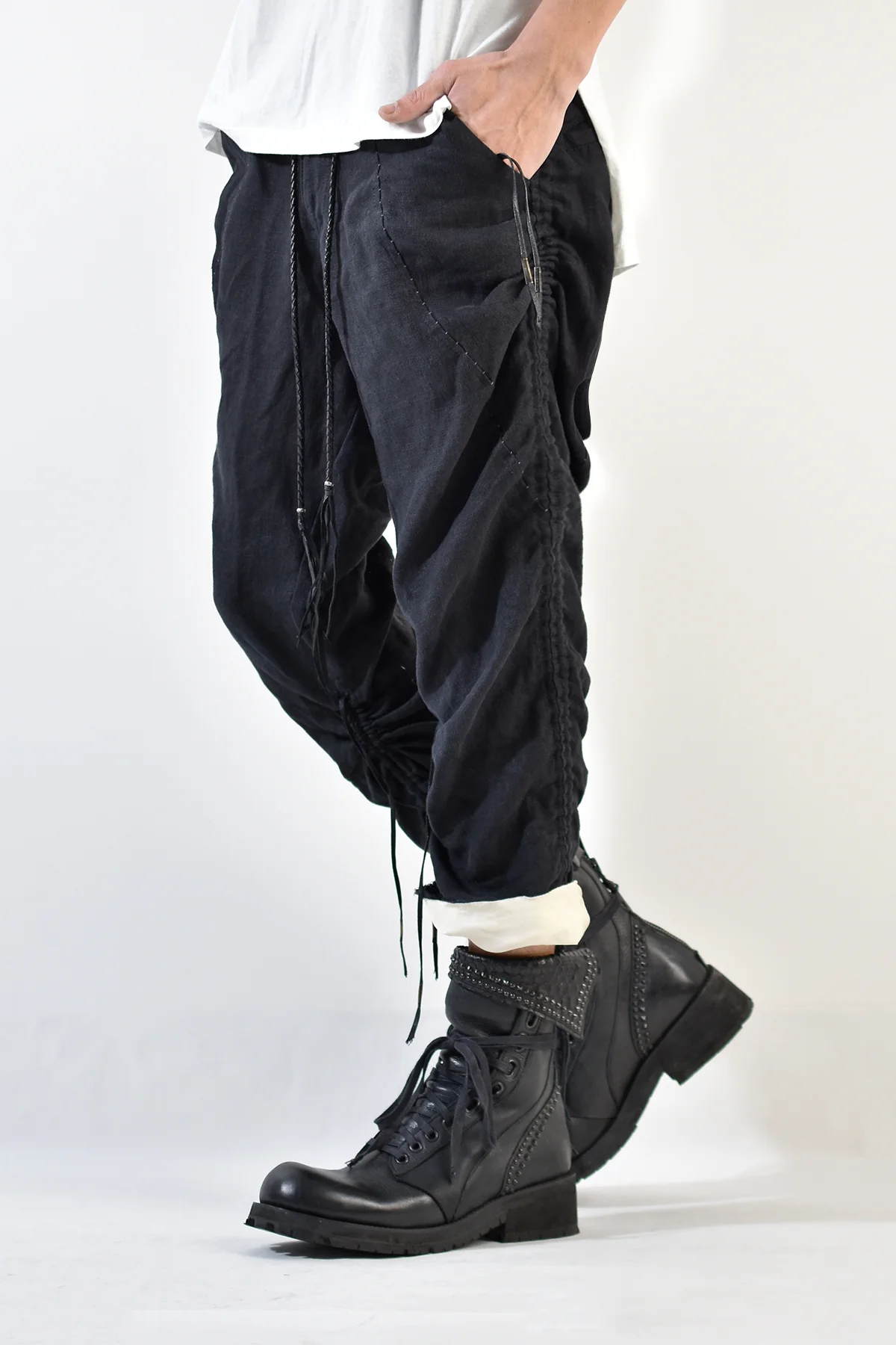 2001-PT02A Shirring Linen Layered Pants Black - Image 4