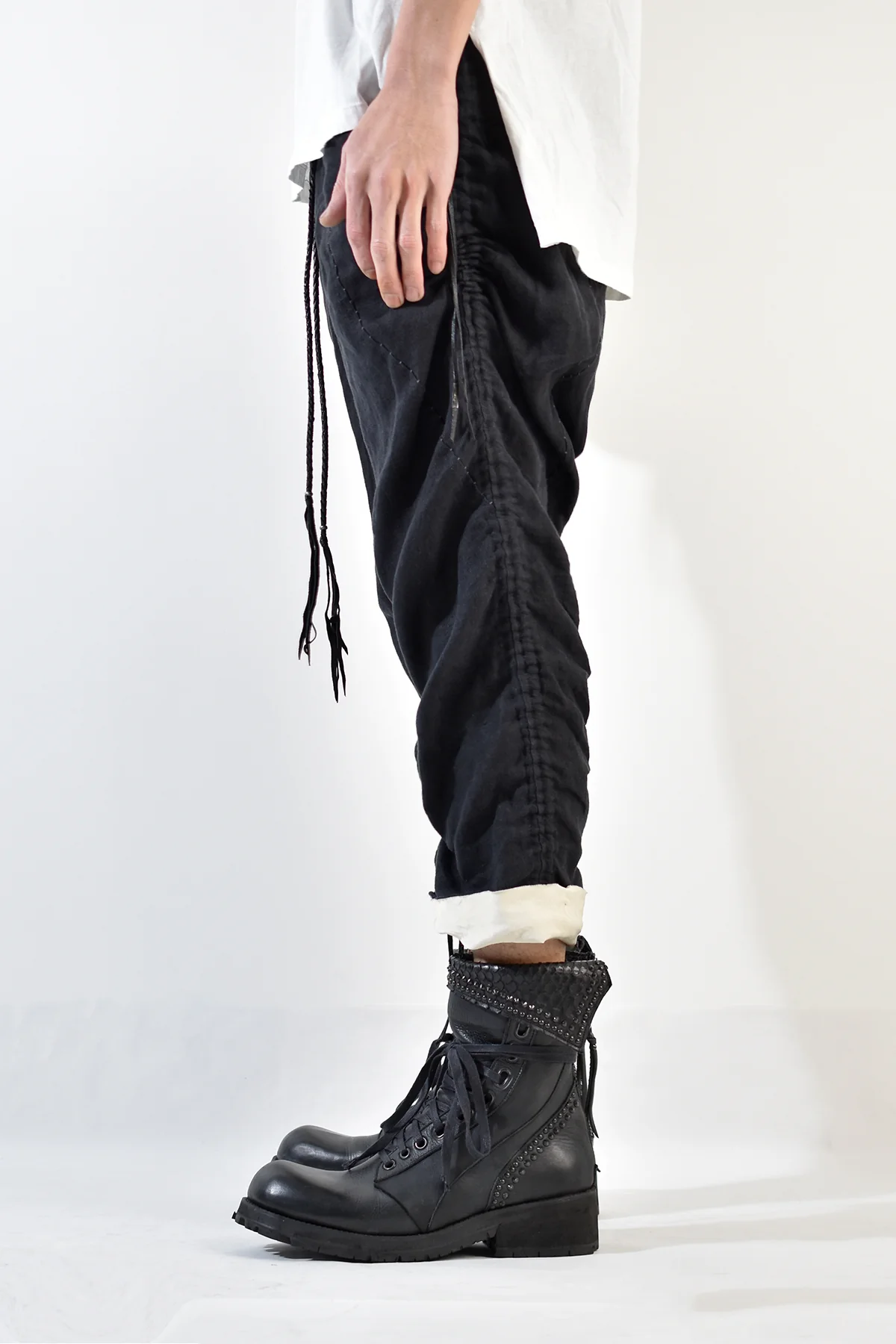 2001-PT02A Shirring Linen Layered Pants Black - Image 5