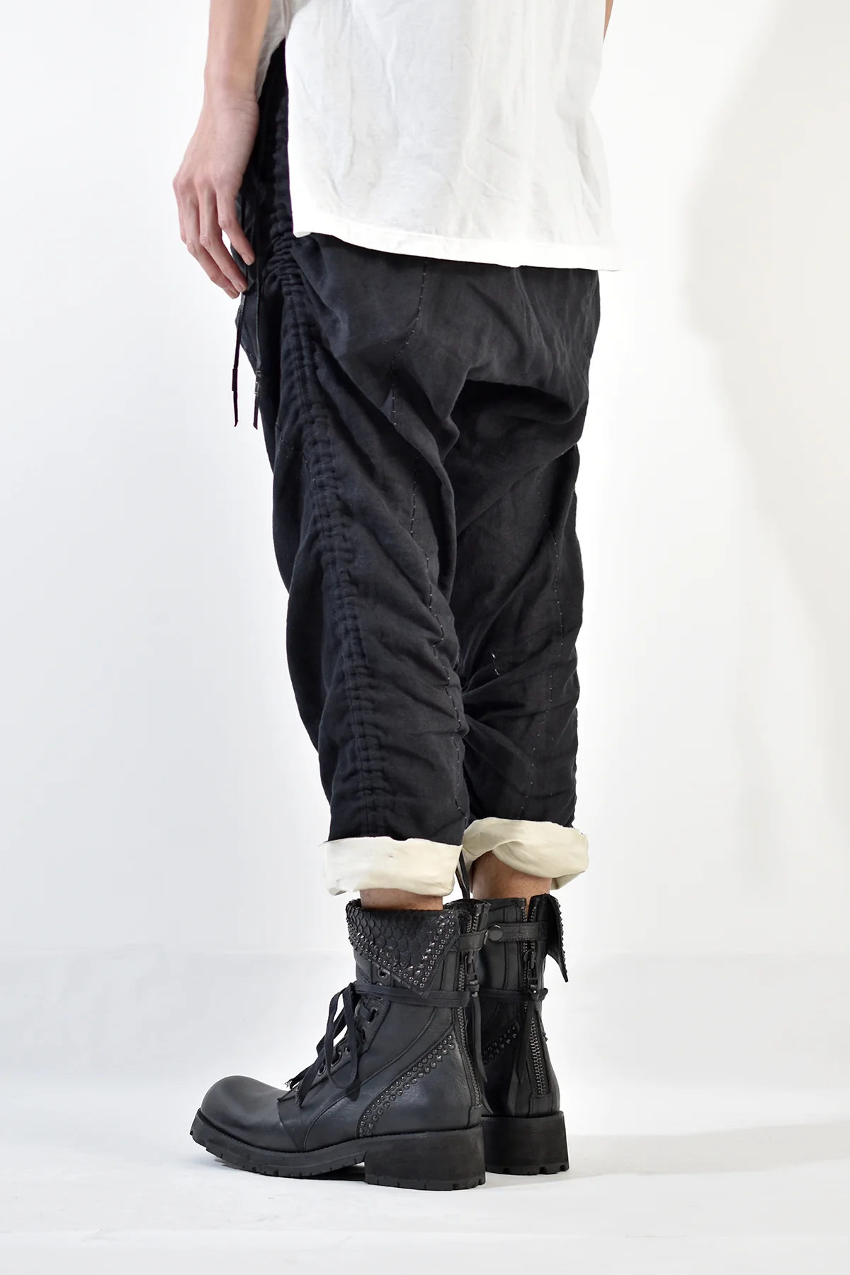 2001-PT02A Shirring Linen Layered Pants Black - Image 6
