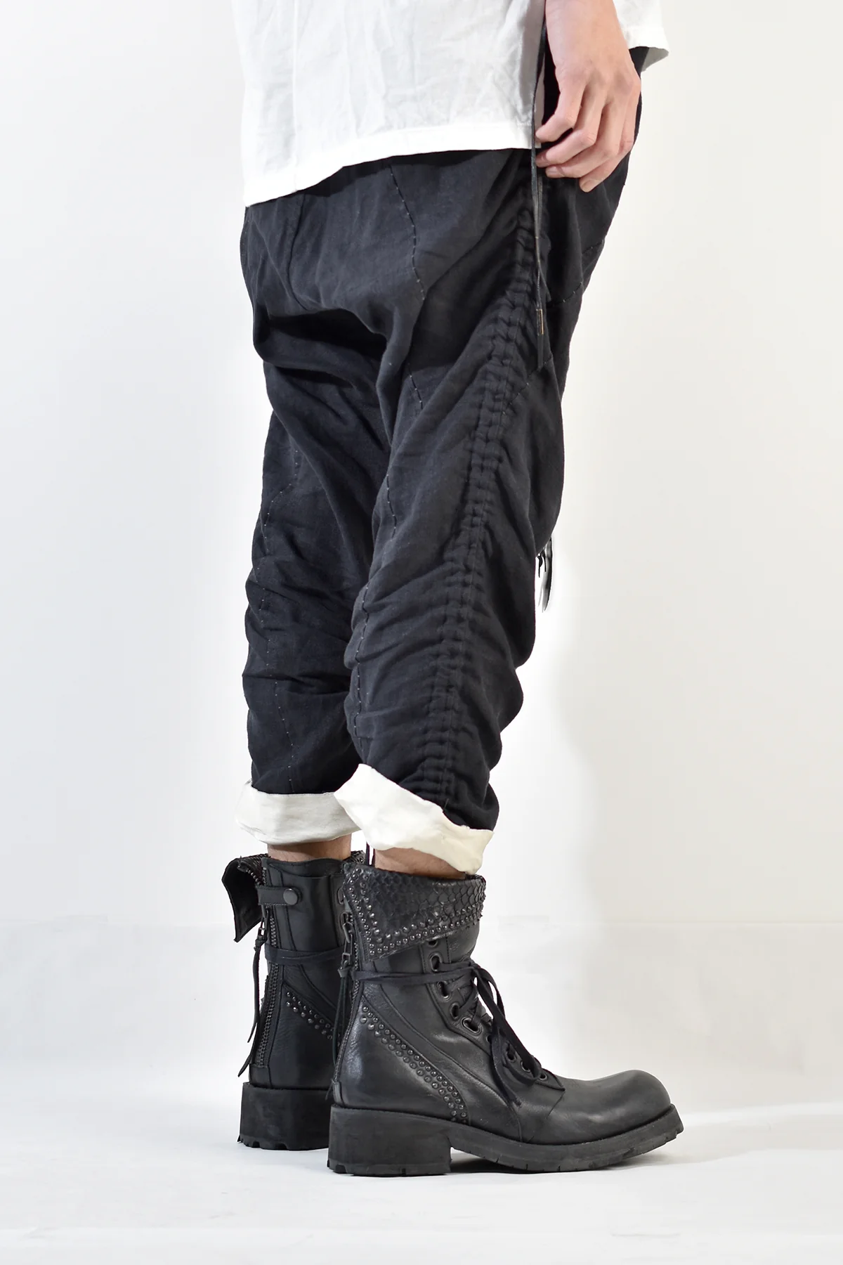 2001-PT02A Shirring Linen Layered Pants Black - Image 8