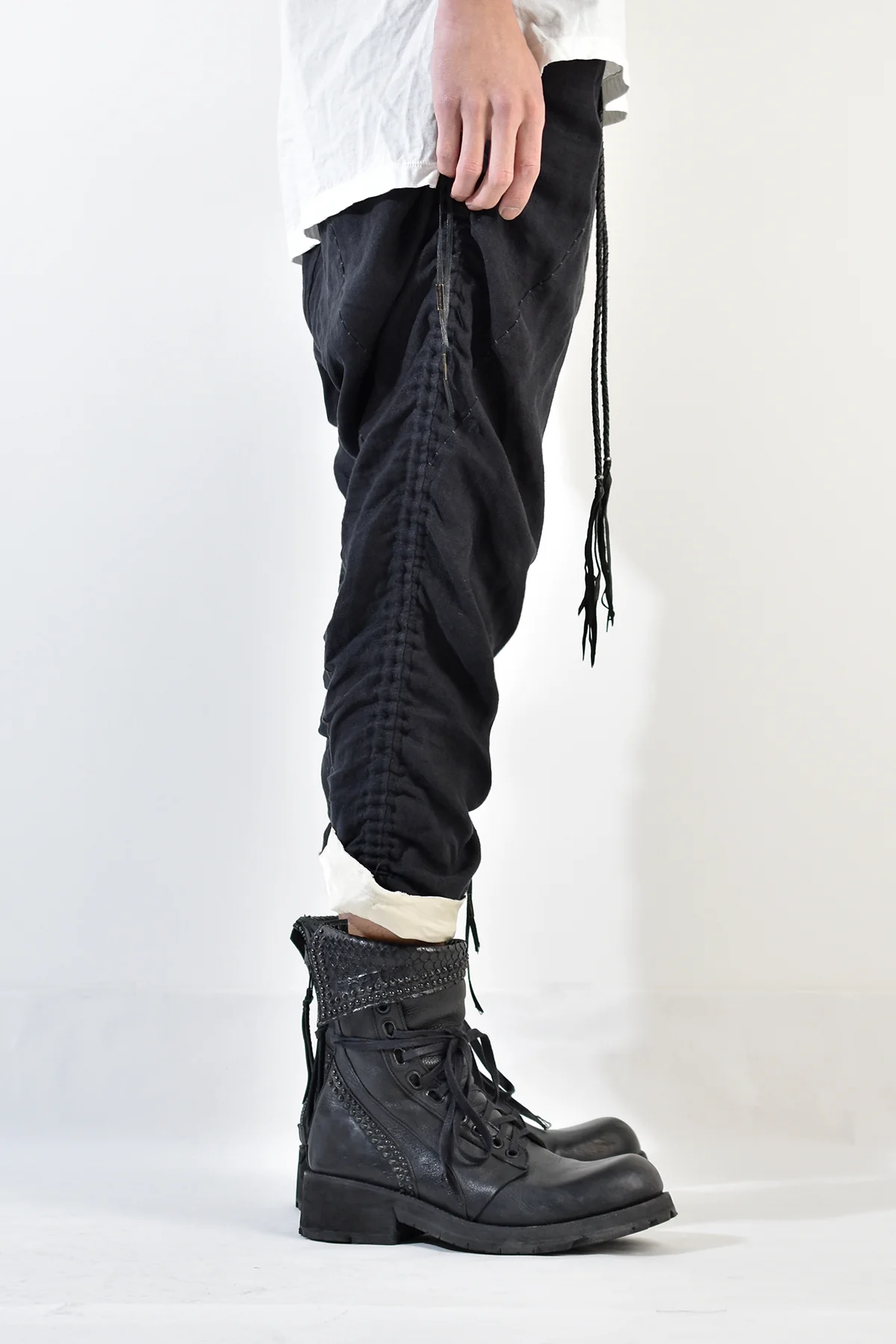 2001-PT02A Shirring Linen Layered Pants Black - Image 9