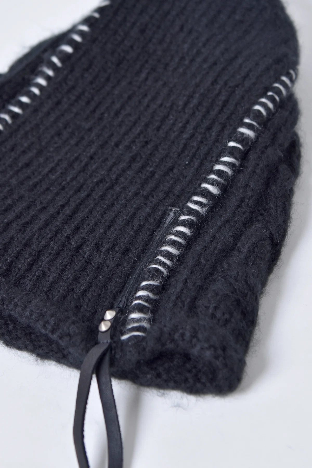 2002-KT04 Cable Mohair Beanie 01 Black - Image 4