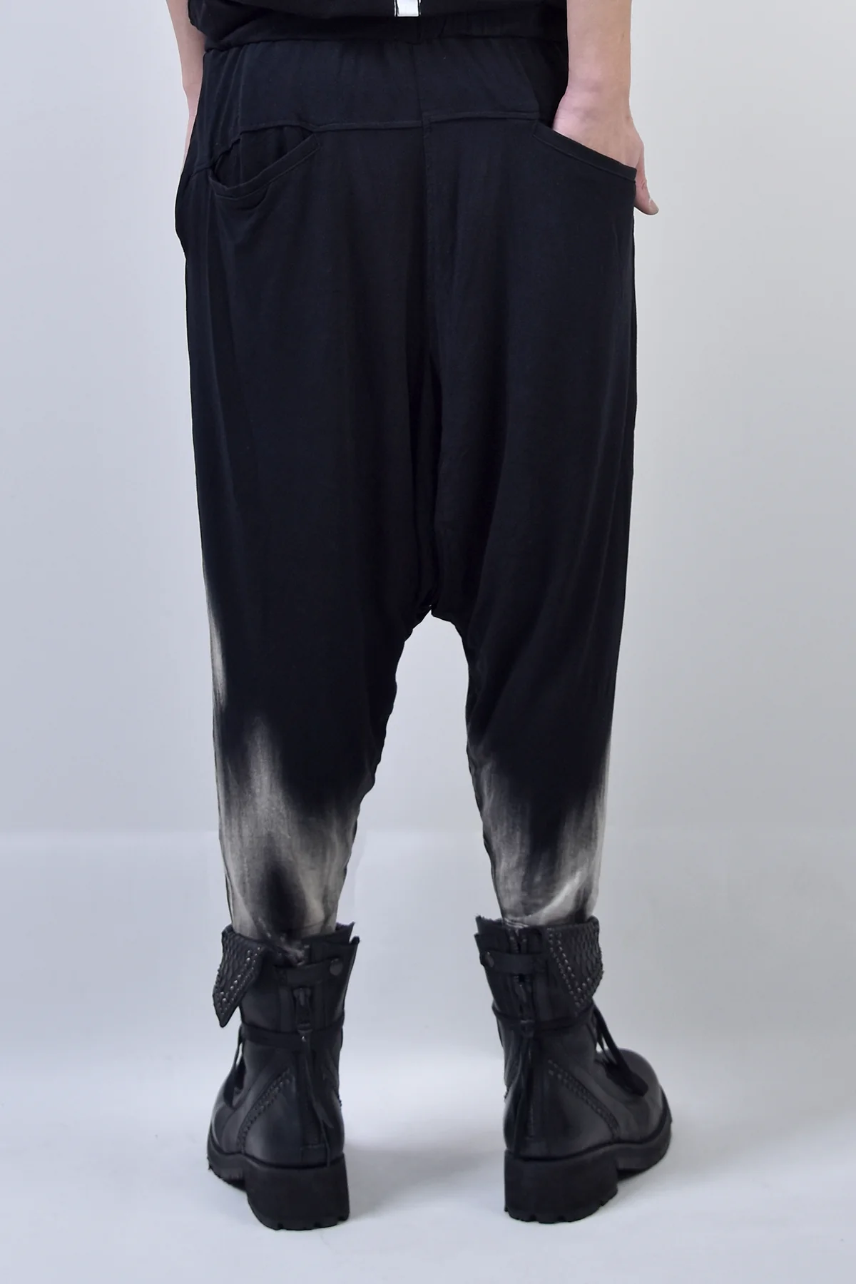 2101-PT04B Discharged Viscose Triangle Pants 02 - Image 13