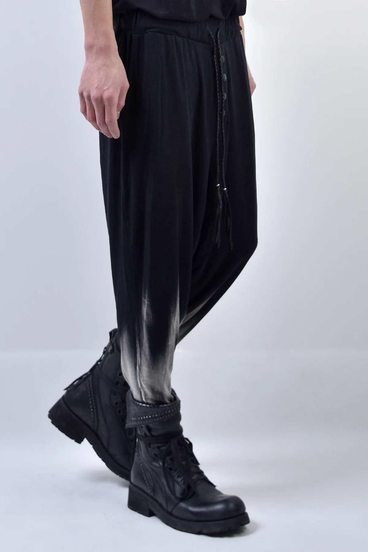 2101-PT04B Discharged Viscose Triangle Pants 02 - Image 9