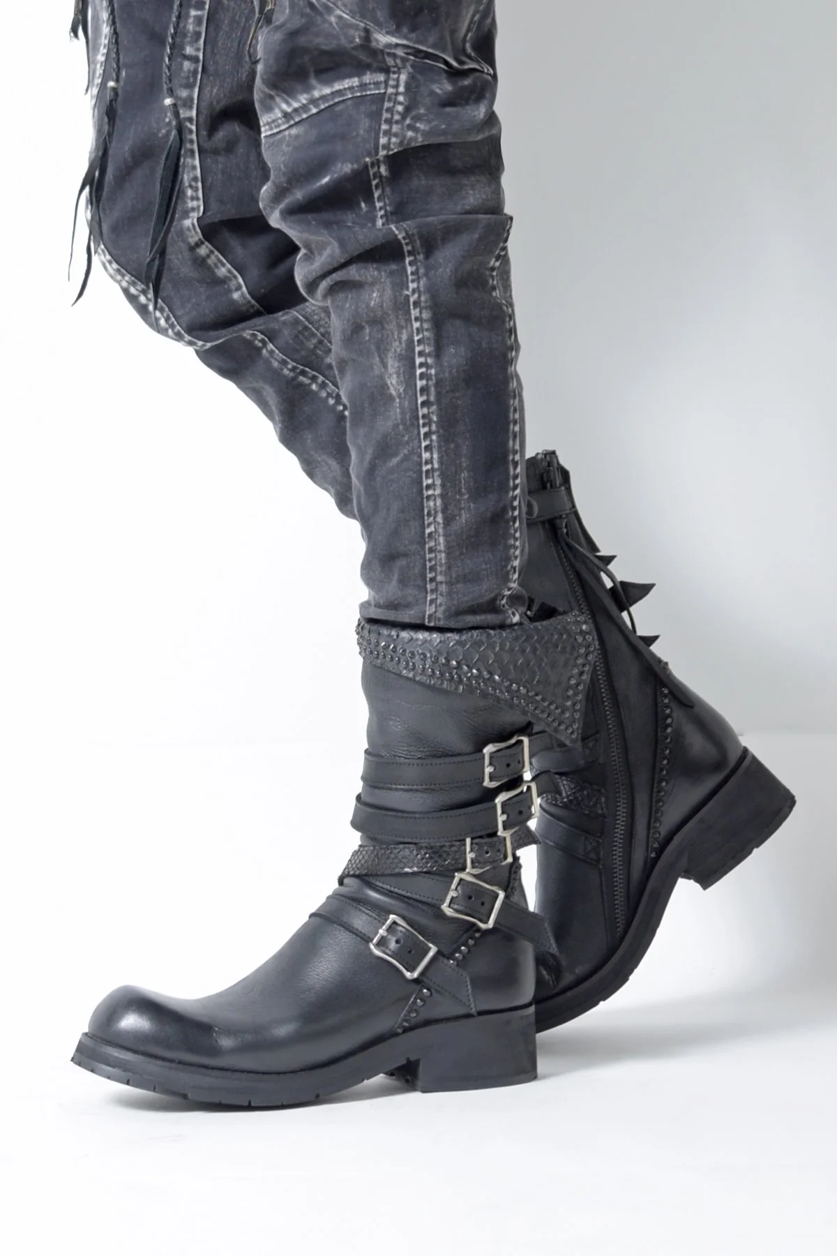2102-BO04 Crush Strap Boots 02 - Image 13