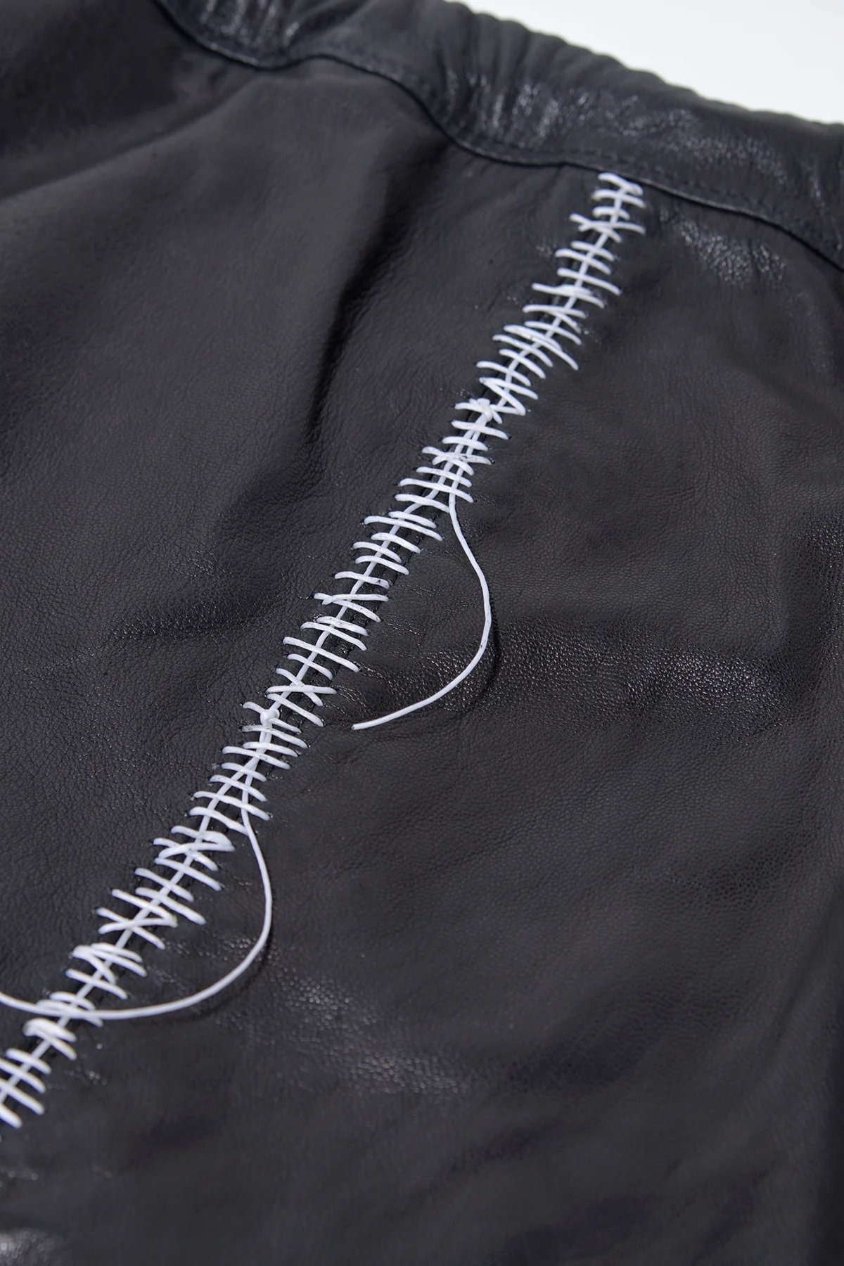2202-BG03 Hand Stitch Black Sack 03 - Image 12