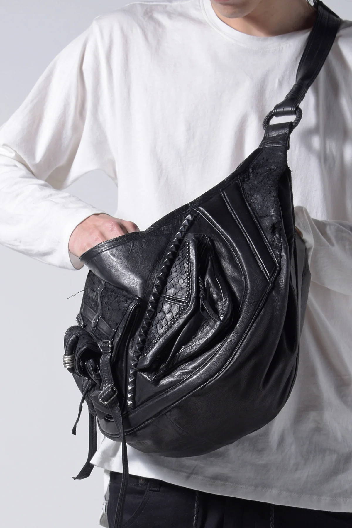 2202-BG05 LA Chrome Bag 03 - Image 21