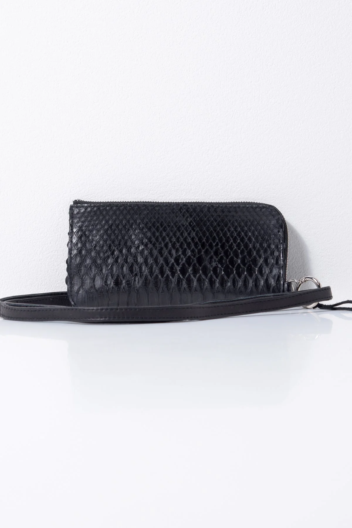 2202-W05B Drop Purse 02 Black - Image 3