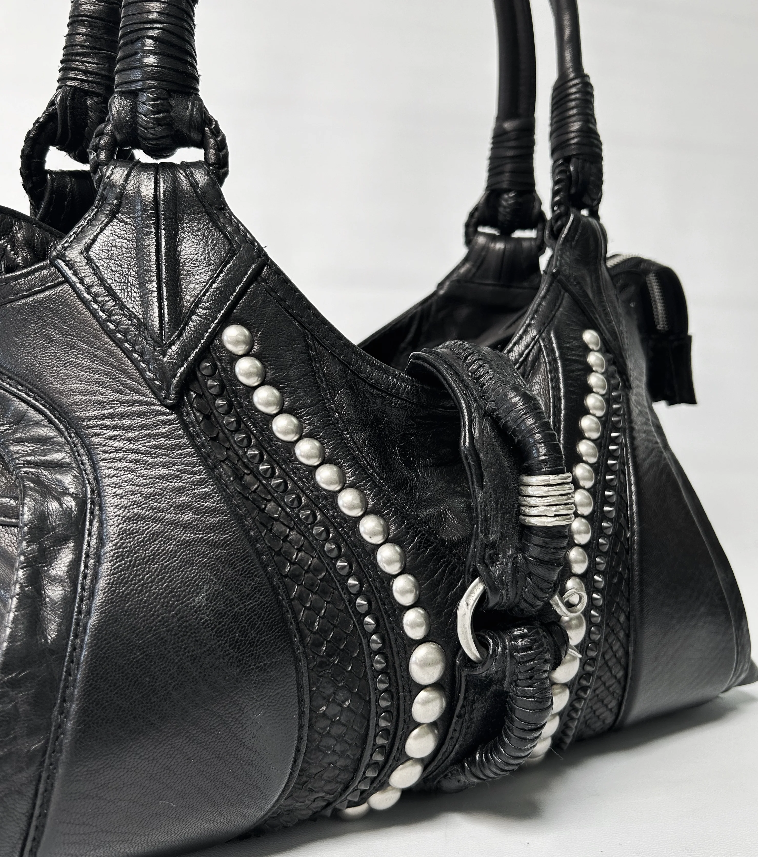 2402-BG05 Giger White Mercury 02 - Image 4