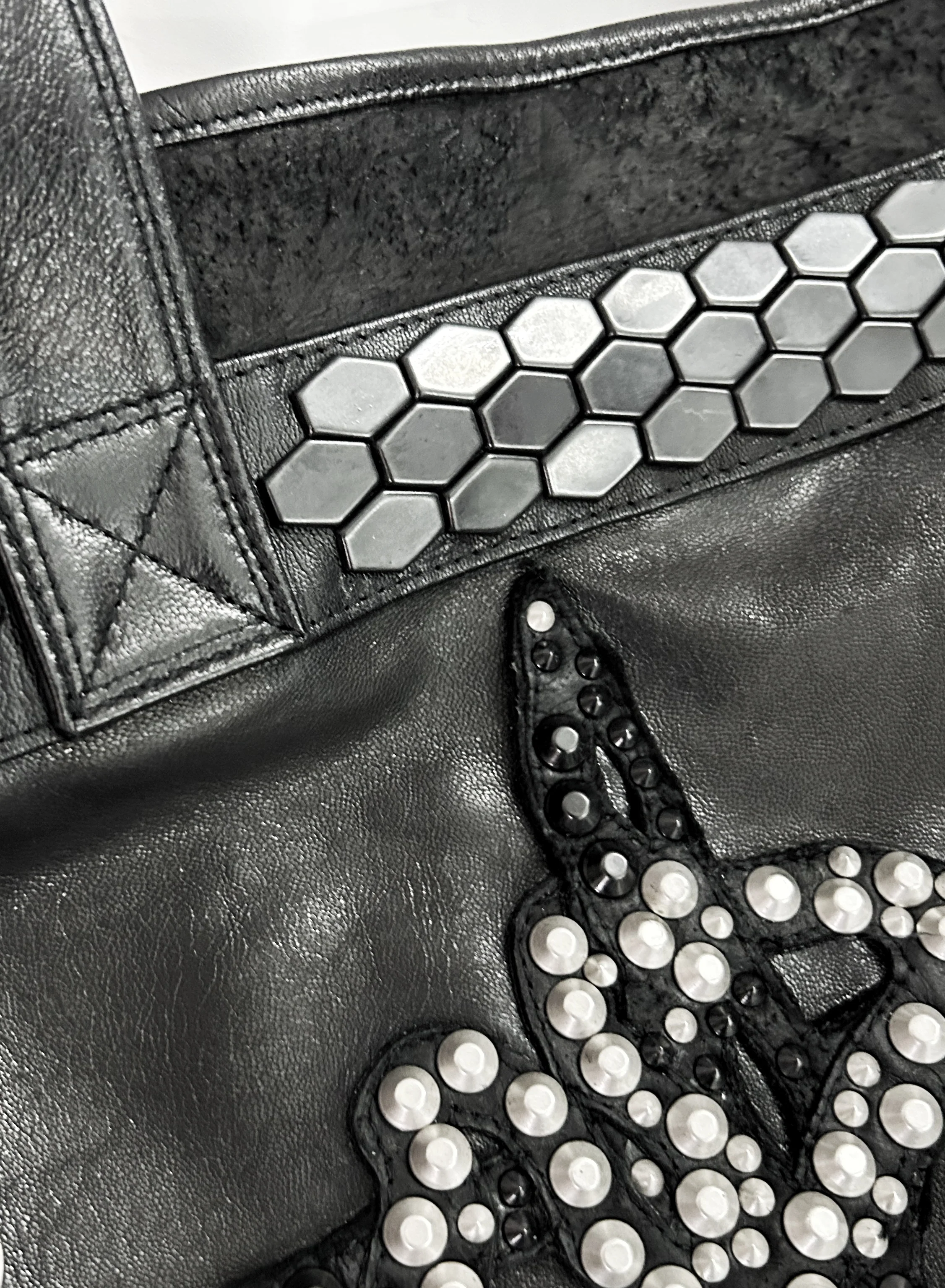 2501-BG21 Serpent Cross Tote - Image 7