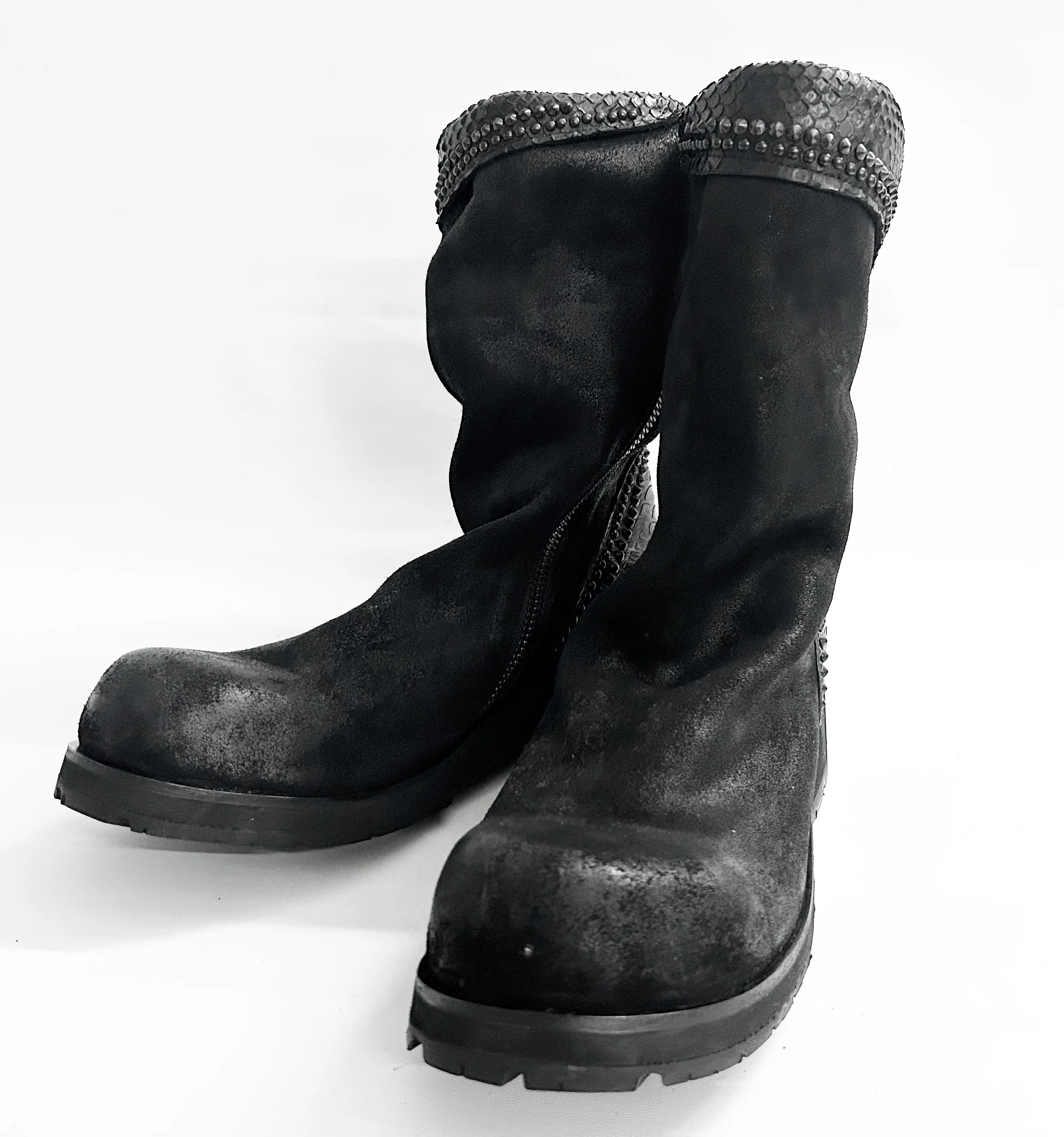 2501-BO03 Crush Suede Boots - Image 2