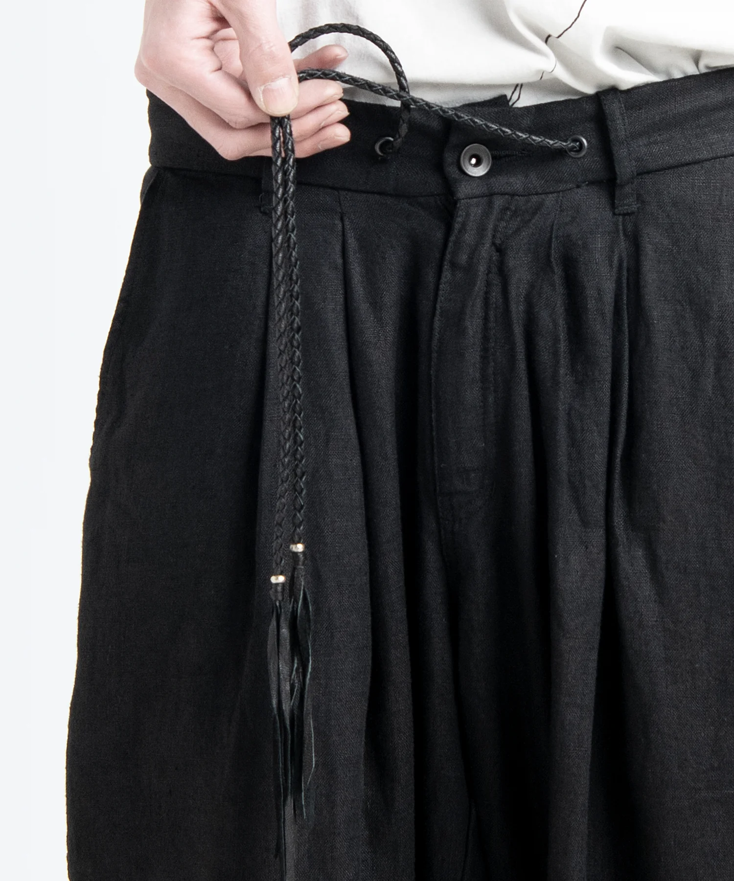 2501-PT04 Linen Layered Tuck Pants Black - Image 11