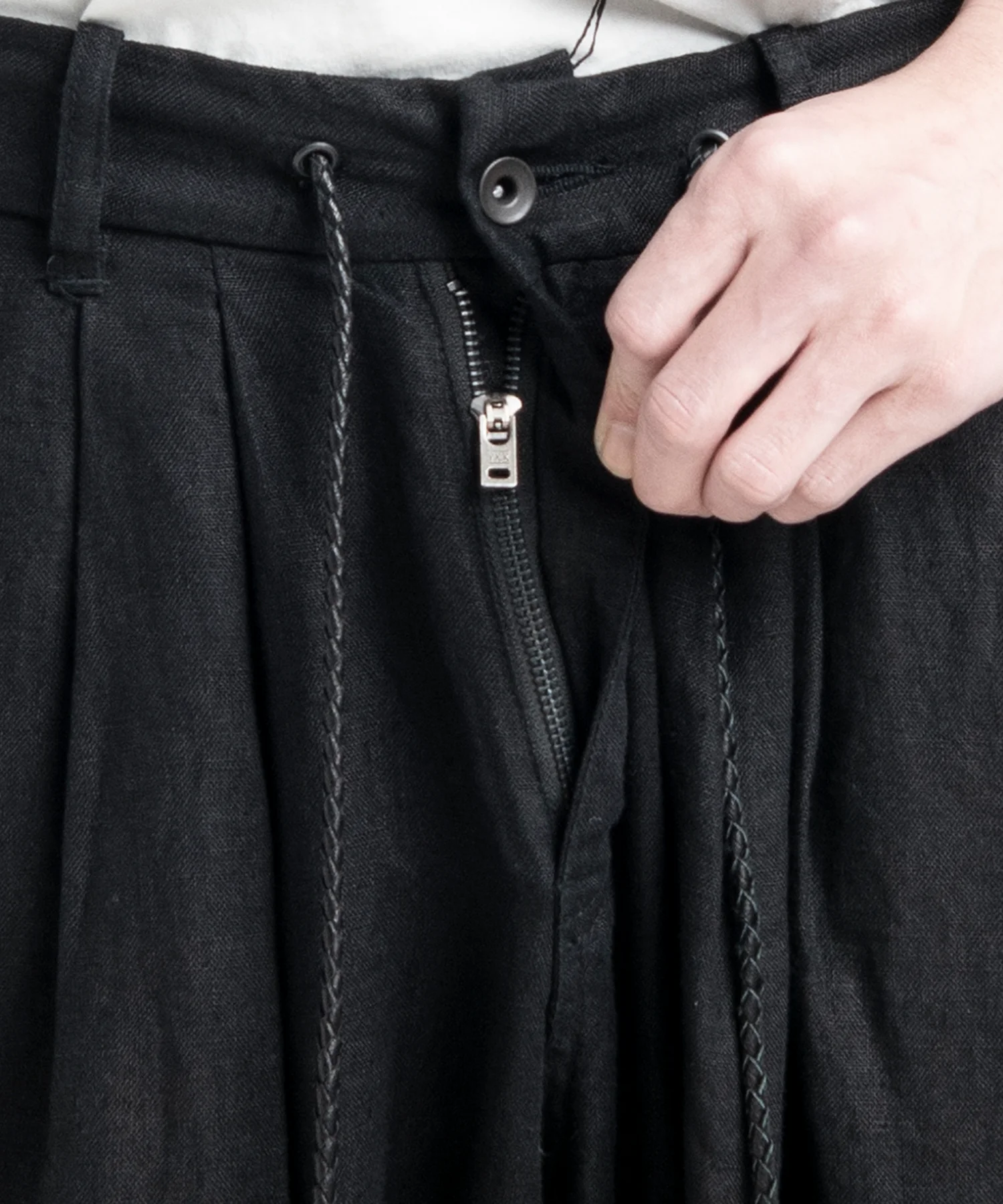 2501-PT04 Linen Layered Tuck Pants Black - Image 12