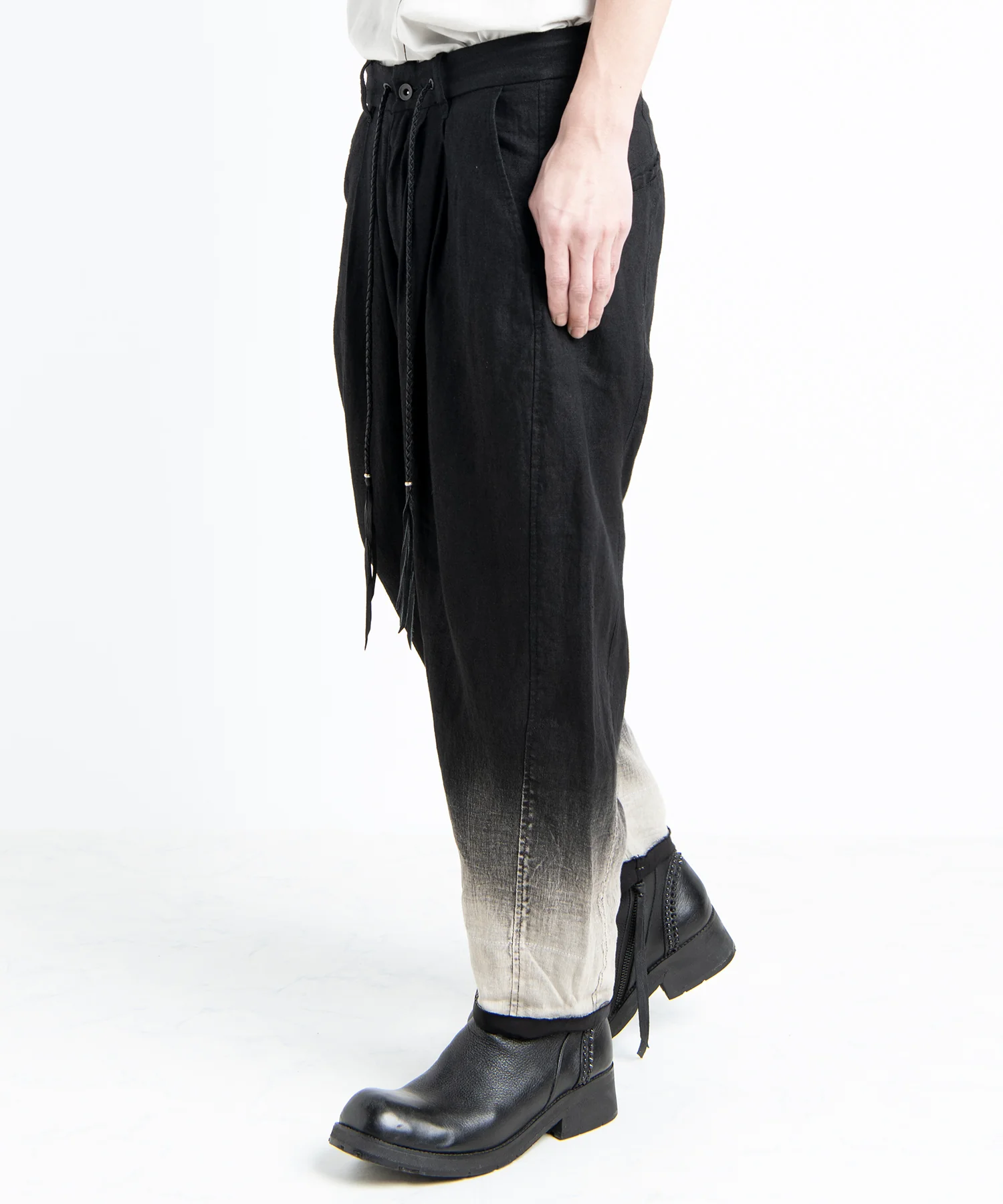 2501-PT04 Linen Layered Tuck Pants Black - Image 4