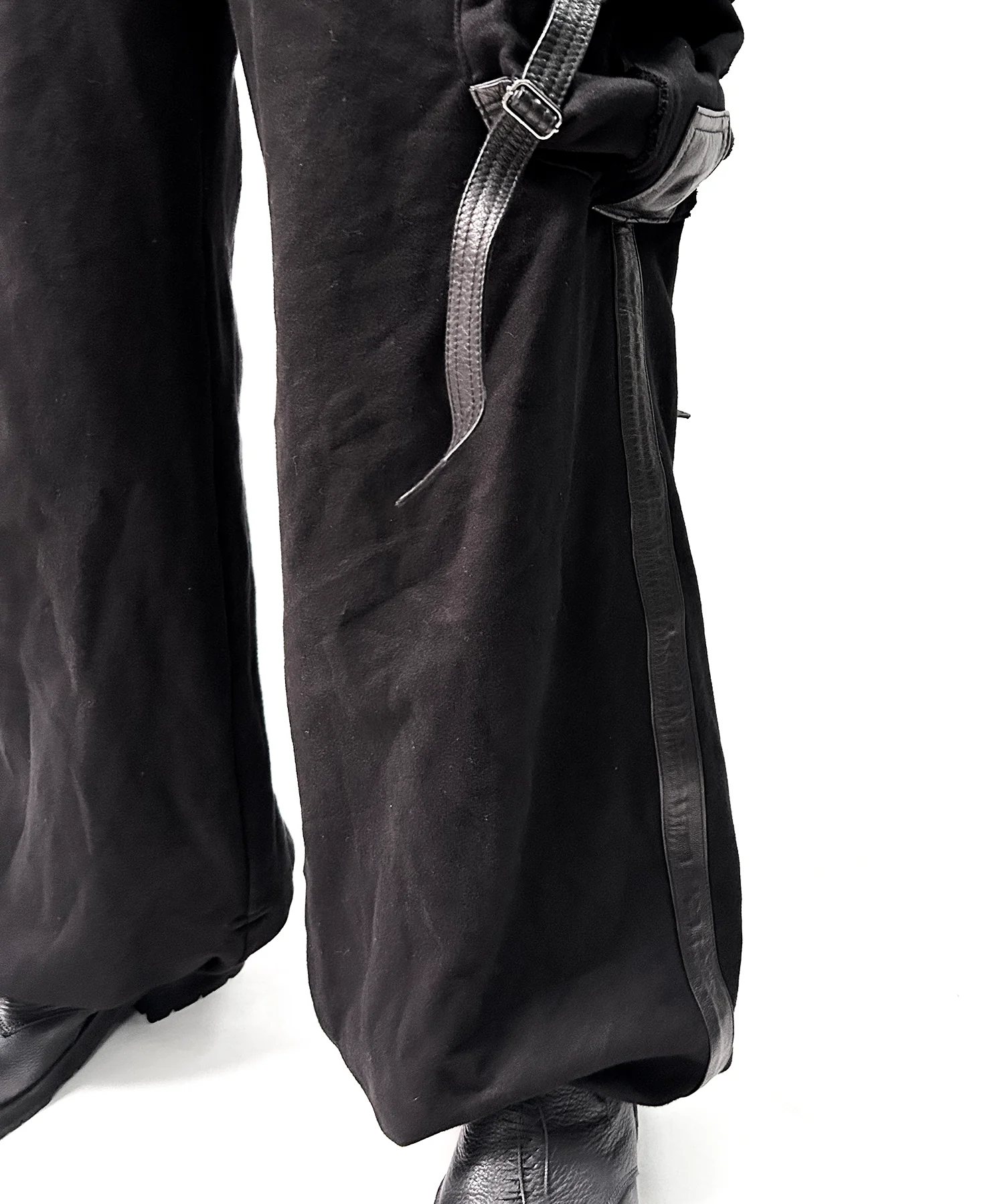 2502-PT08 Black Raven Wide Sweat Pants - Image 5