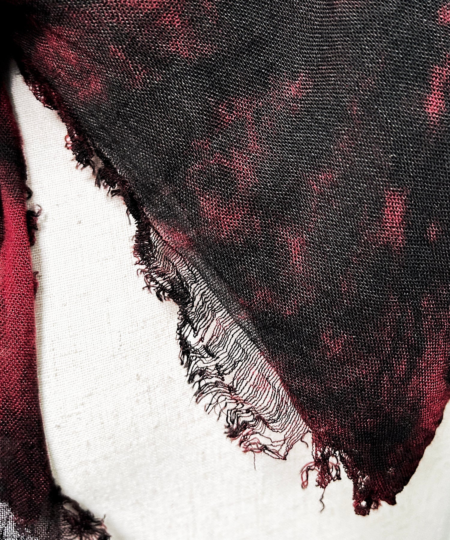 2502-ST02 Tie Dye Square Stole 05_Black/Red - Image 3