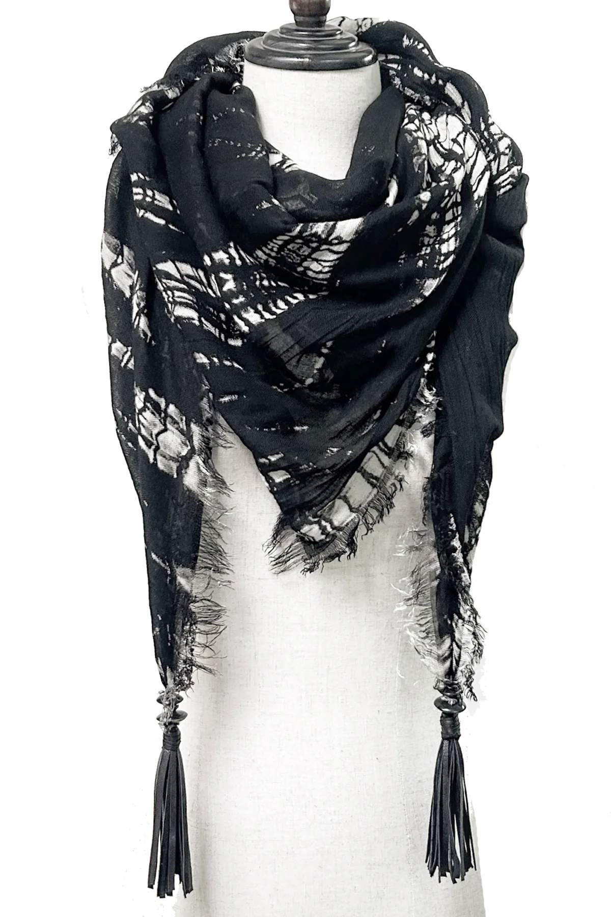 2502-ST03 Shadow Vine Square Stole 05_Black