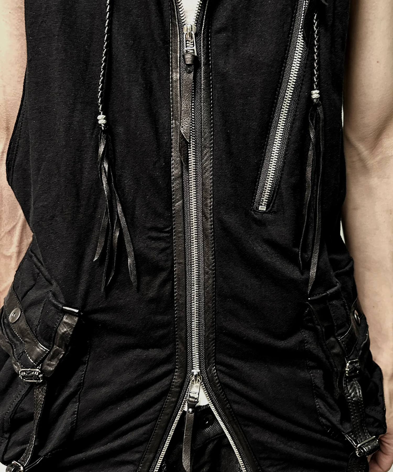 2502-TP04 Black Raven Vest 05 - Image 3